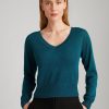 Women 525 America | Raelyn: Metallic Crop V-Neck Top