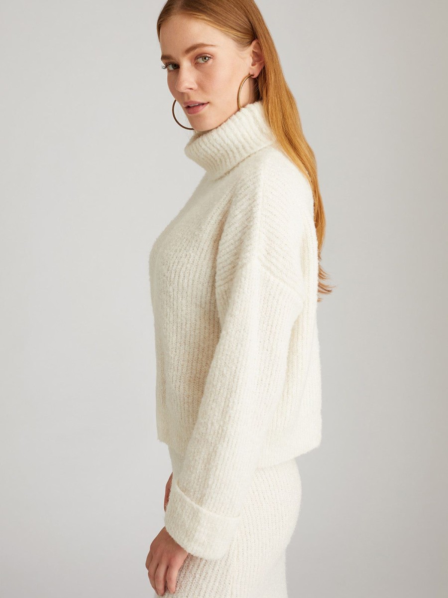 Women 525 America | Vida: Boucle Turtleneck Pullover